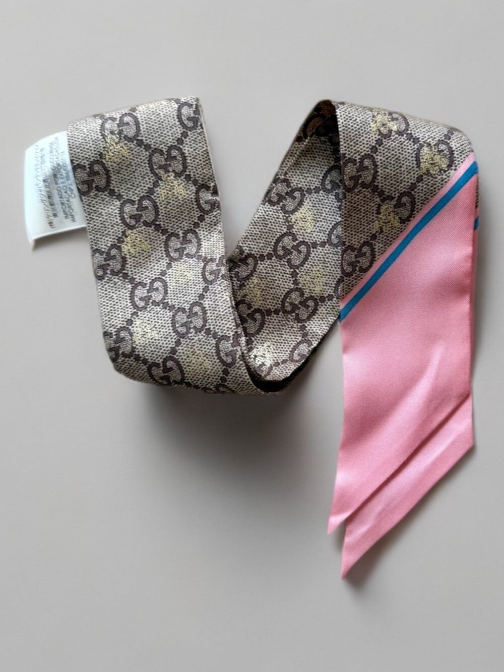 Gucci Gold Beige GG Supreme Monogram Bee Neck Bow Silk Scarf - Picture 3 of 7